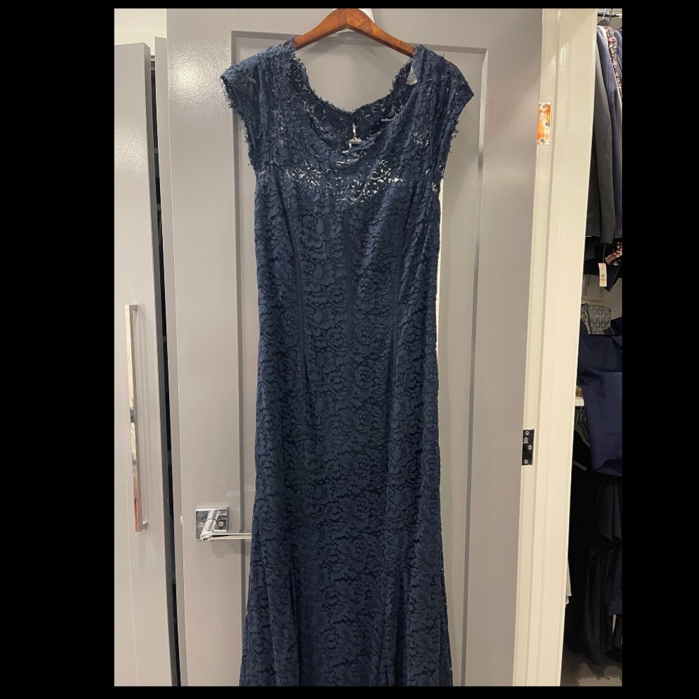 Monique Lhuillier Womens Navy Lace Evening Gown